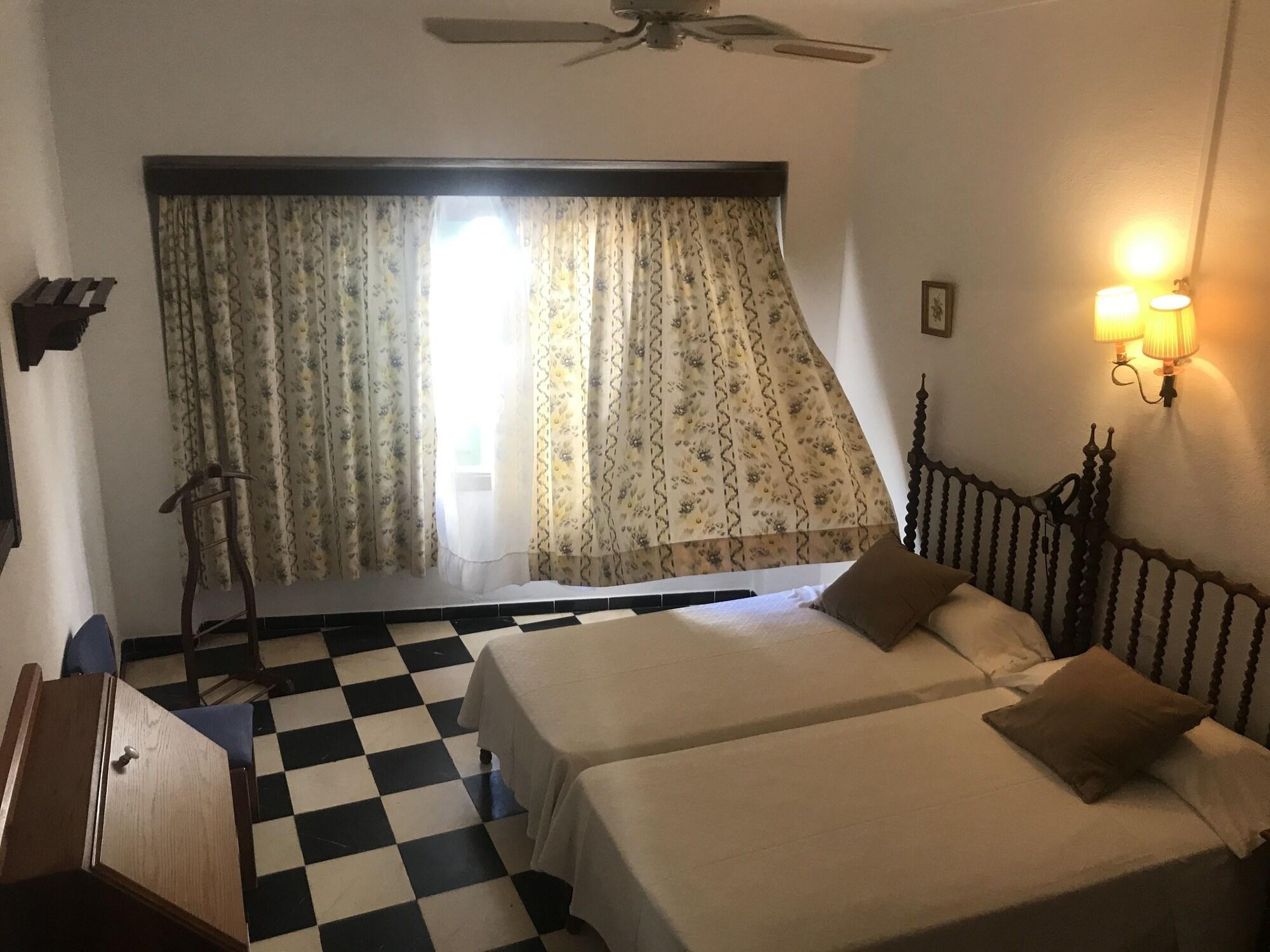 Hostal Cas Bombu กาลารัตจาดา ภายนอก รูปภาพ