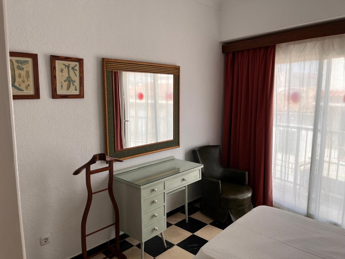 Hostal Cas Bombu กาลารัตจาดา ภายนอก รูปภาพ